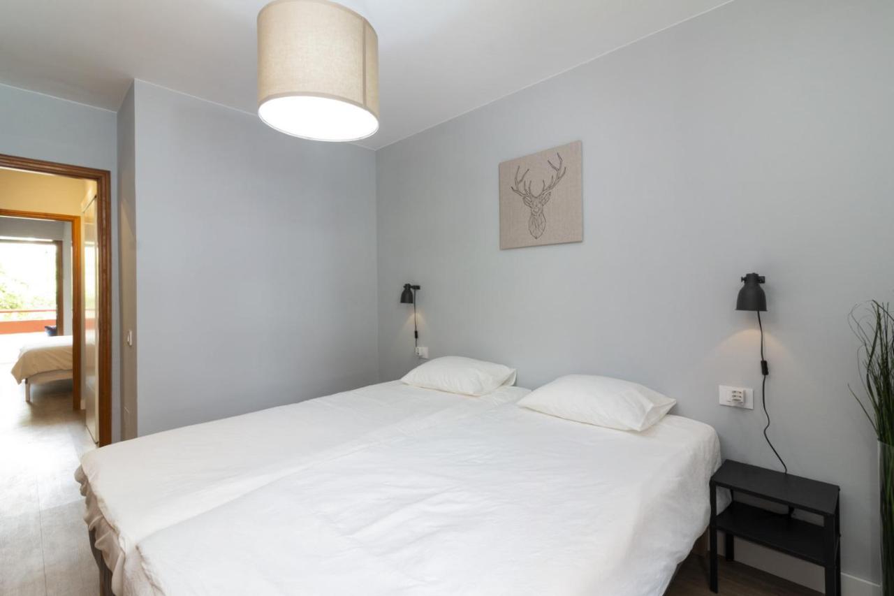 Homeforguest New Modern Apartment With Pool อาโรนา ภายนอก รูปภาพ