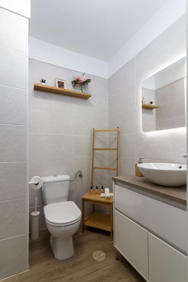 Homeforguest New Modern Apartment With Pool อาโรนา ภายนอก รูปภาพ