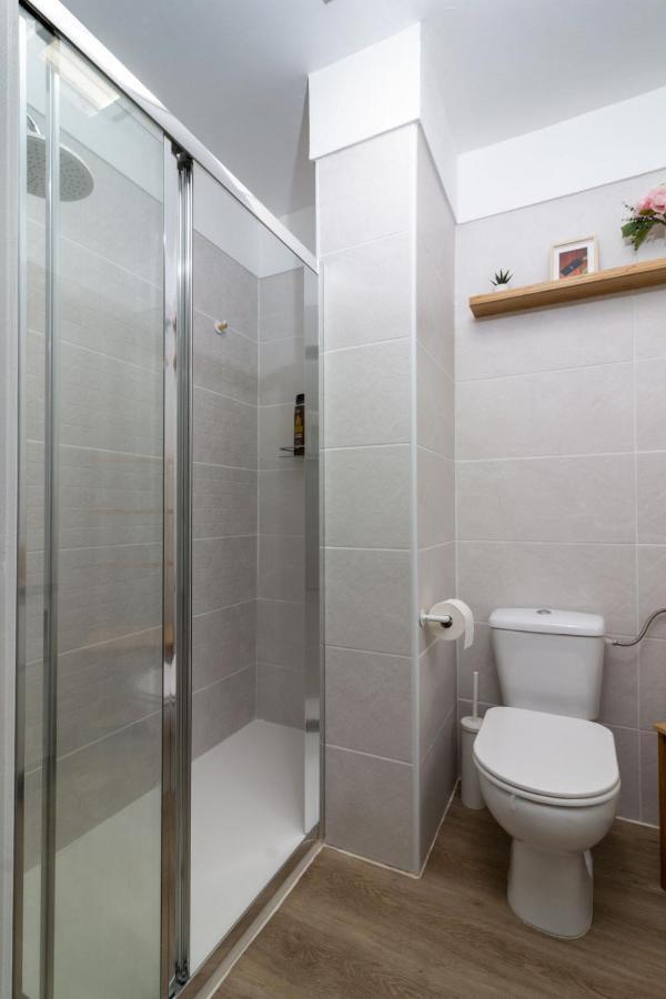 Homeforguest New Modern Apartment With Pool อาโรนา ภายนอก รูปภาพ